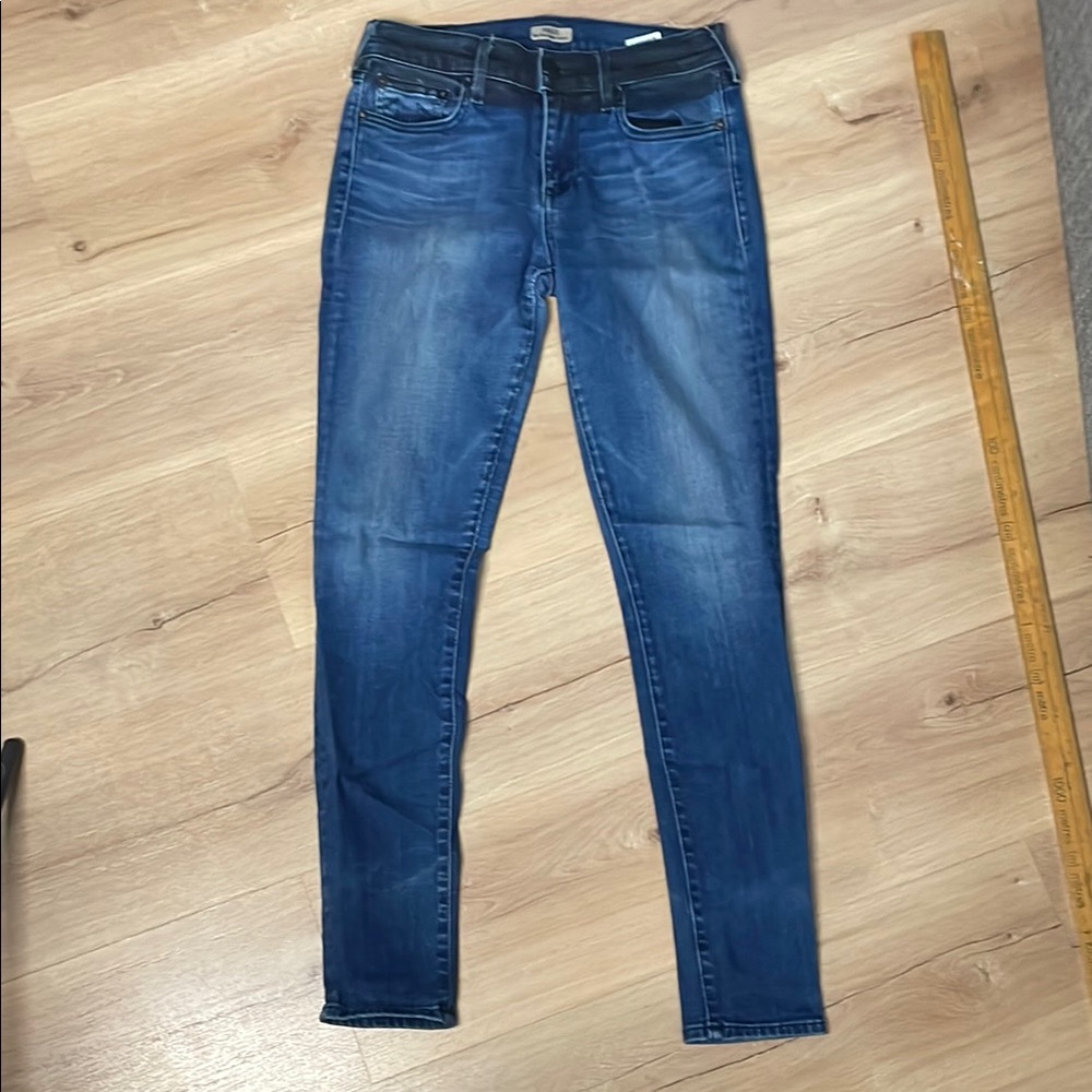 True Religion Halle Mid Rise Super Skinny Blue Jeans. Size 26. GUC.‎